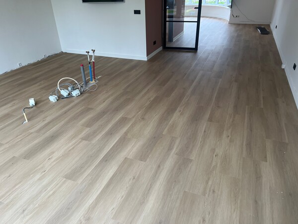 pvc vloer met keuken gelegd